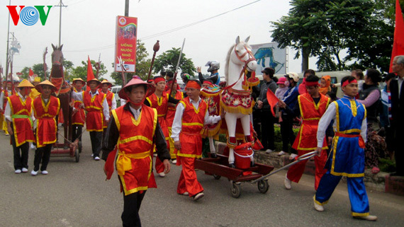 การประกวดห่อแบ๋งจึงและตำแบ๋งใหญ่ถวายบรรพกษัตริย์หุ่ง